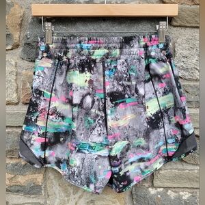 Lululemon Hotty Hot HR Shorts Paint Drift Multi Graphite 4"